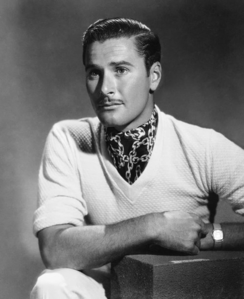 errol-flynn-pencil-mustache-3