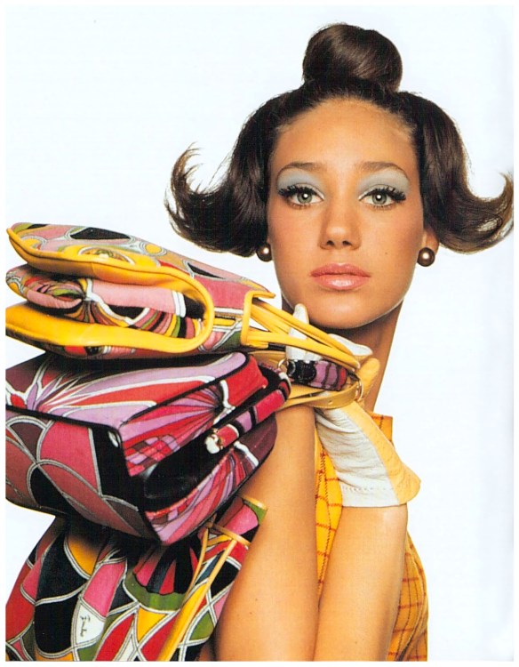 marisa-berenson-photo-bert-stern-1965-vogue-us-with-pucci-bags