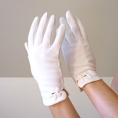 1950s-Winter-White-Gloves-by-jessjamesjake-on-Etsy-elegant-vintage-write-length-keyhole-white