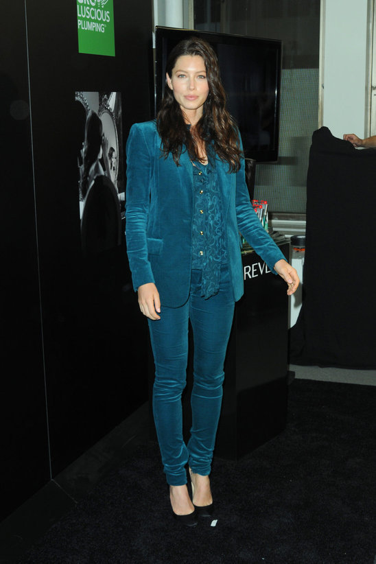 jessica_biel_blue_velvet_guc