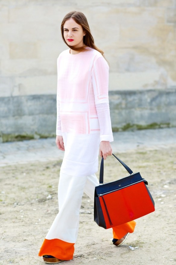STREET-STYLE-FASHION-WEEK-COLOR-BLOCK-WIDE-LEG-TROUSERS-PANTS-WOODEN-PLATFORM-SANDALS-CELINE-SPRING-SUMMER-2013-RED-LIPS-WHITE-TUNIC-TOP