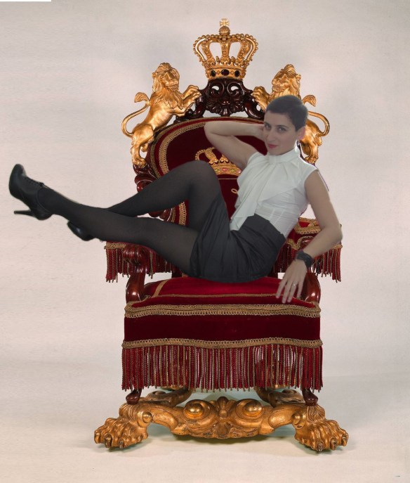 Throne_Dina